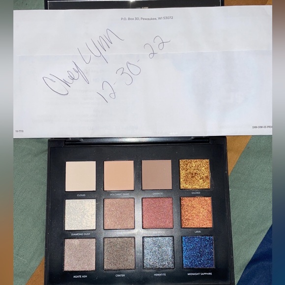 Eyeshadow palettes - Picture 3 of 12